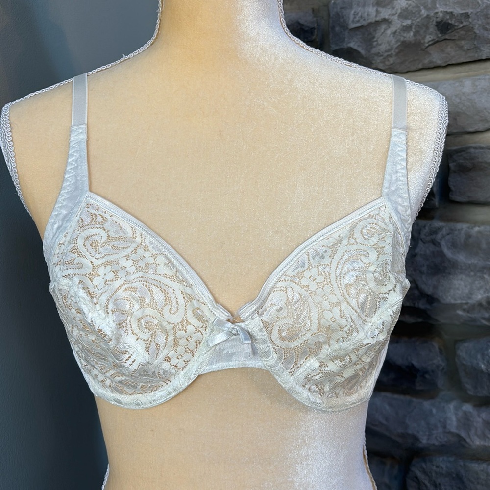 Cream lace bra, 34C, NWOT, Jaclyn Smith, underwire